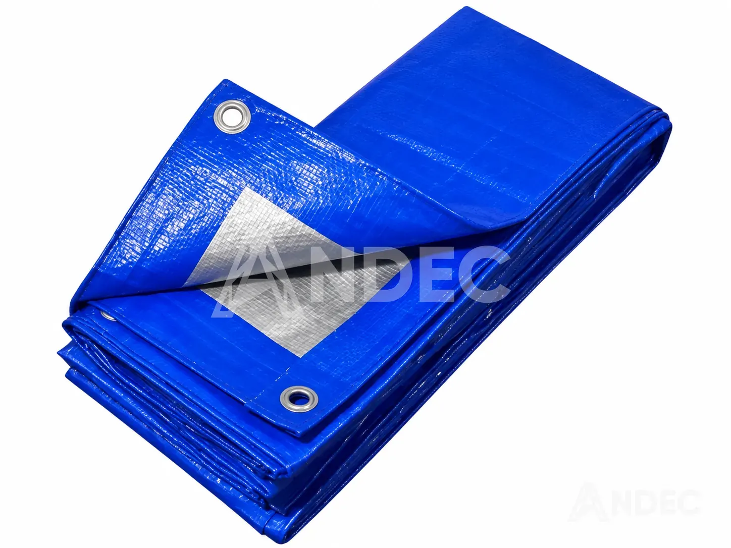 Manta de tarflex azul/plata plegada, con ojales metálicos en las esquinas · manta de tarflex de 25 × 25 m