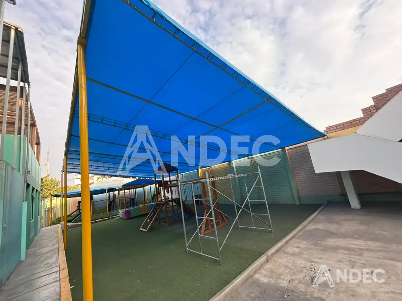 Obra: Cobertura de patio escolar en lona PVC