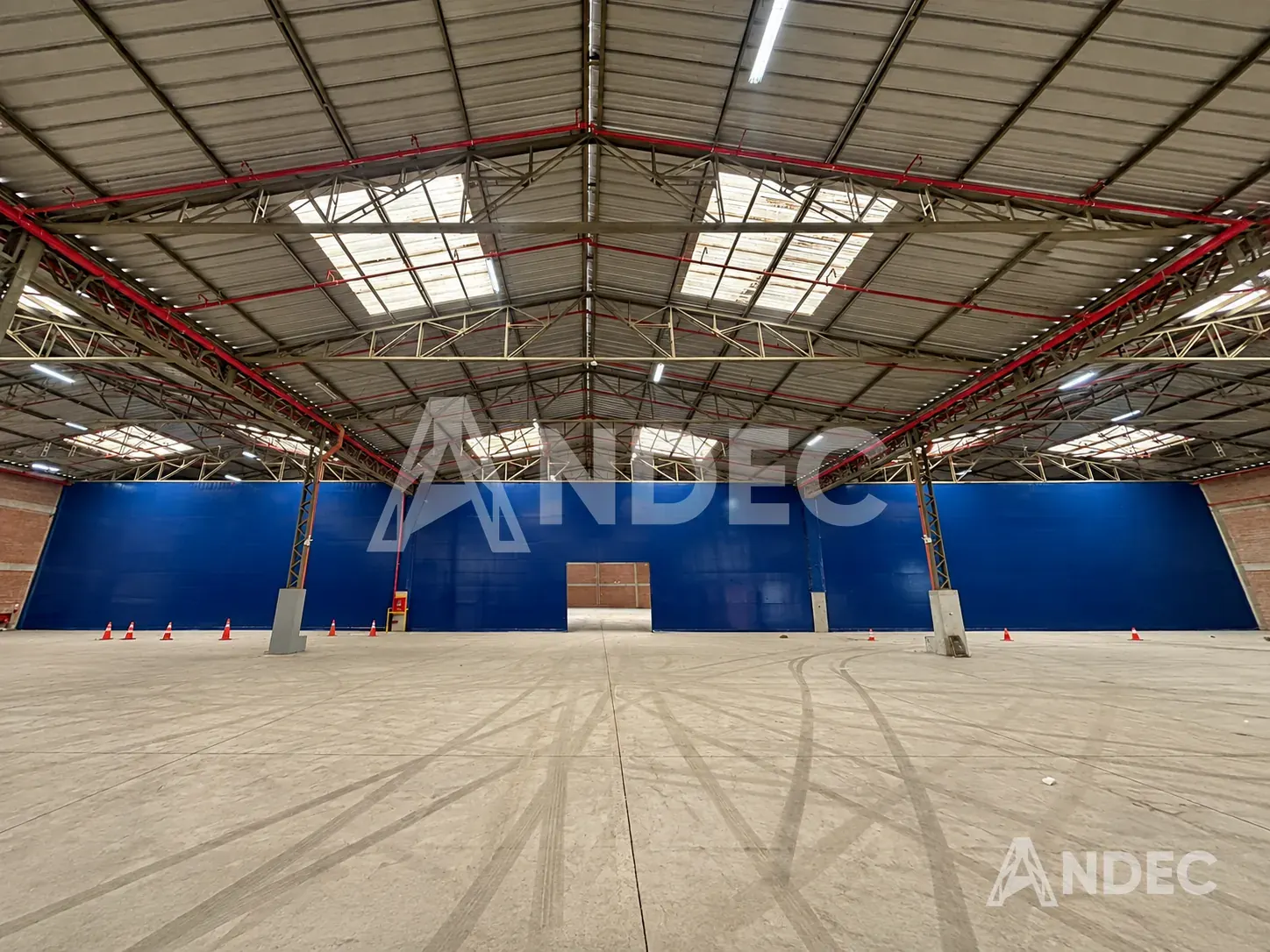 Cerramiento lateral de nave industrial en lona PVC azul de 780 gr/m², San Bartolo