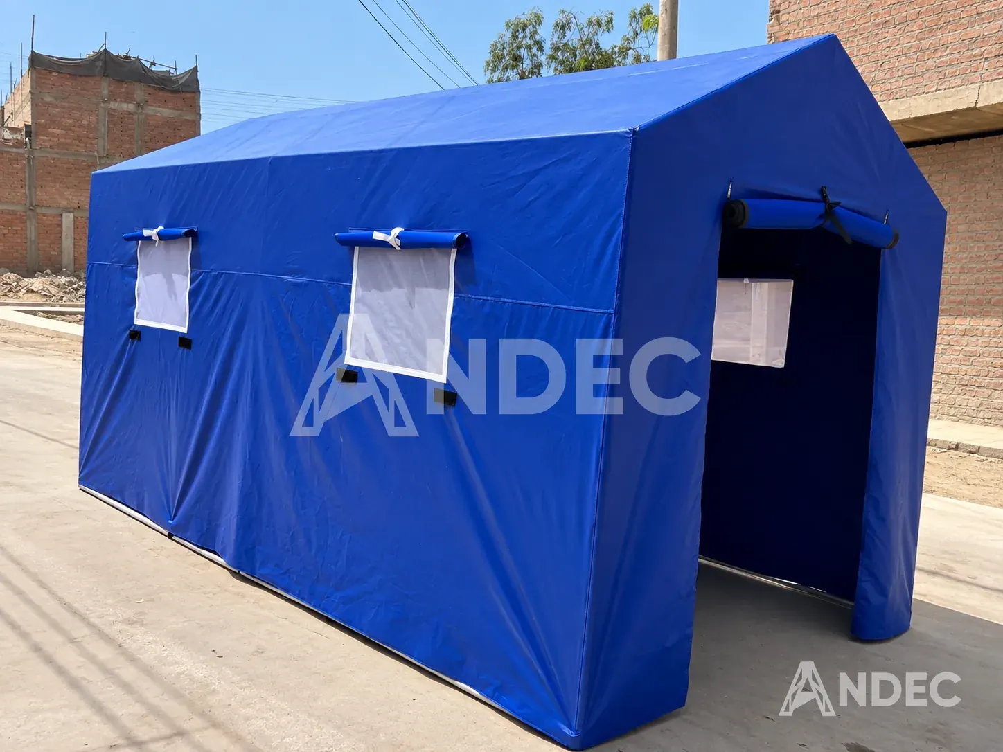 Carpa dos aguas en lino impermeable azul de 3 × 3 m con ventanas y puerta enrollable, vista frontal