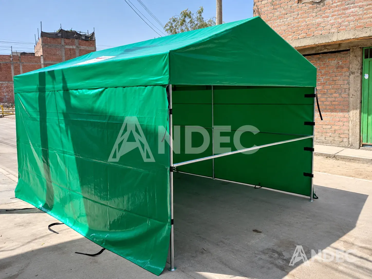 Carpa de campaña dos aguas en lona PVC ignífuga verde de 3 × 3 m, vista lateral