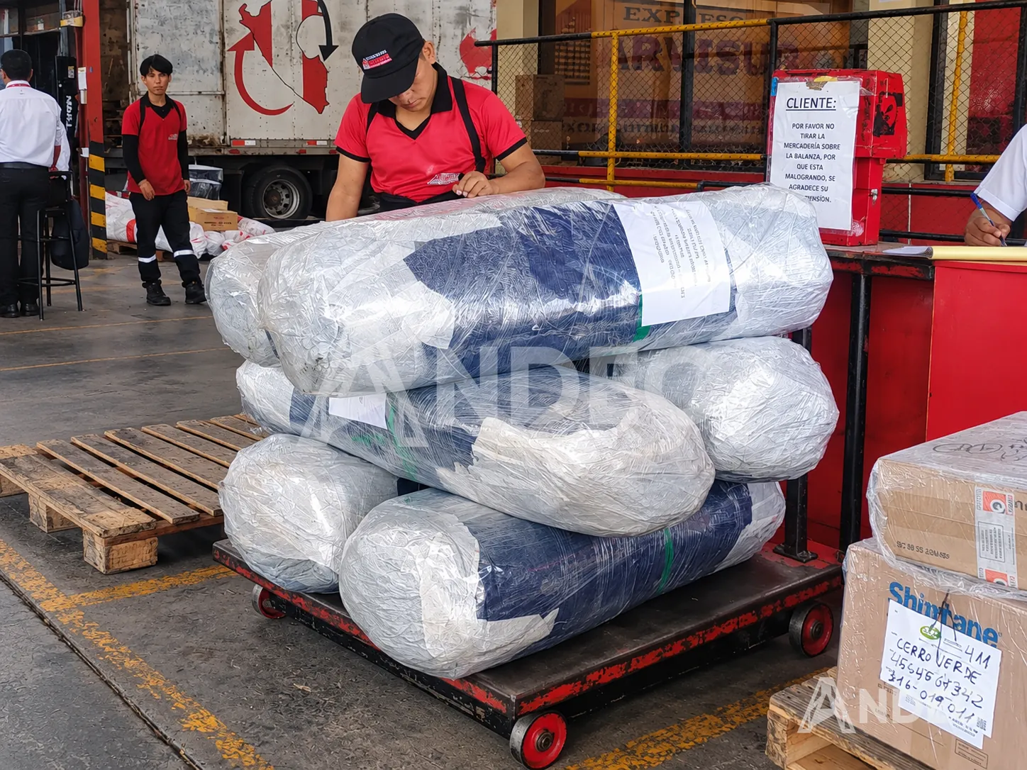 Mantas de tarflex embaladas sobre pallet para envío a provincia