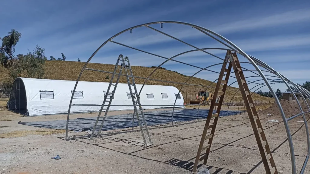 Proceso de armado y fabricación de la carpa tipo iglu