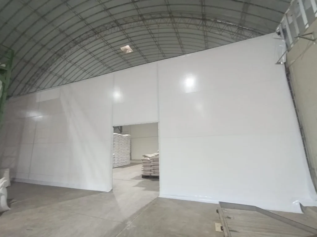 almacen con paredes laterales en lona pvc blanco