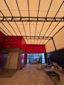 Cobertura de techo de almacén con lona PVC vista de la estructura